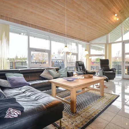 In With 3 Bedrooms, Sauna And Indoor Swimming Pool