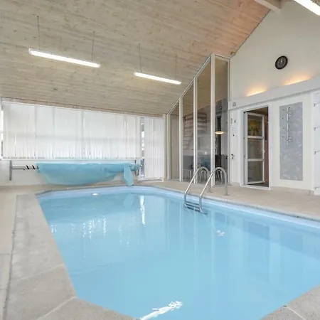 In With 3 Bedrooms, Sauna And Indoor Swimming Pool Dom wakacyjny Ebeltoft