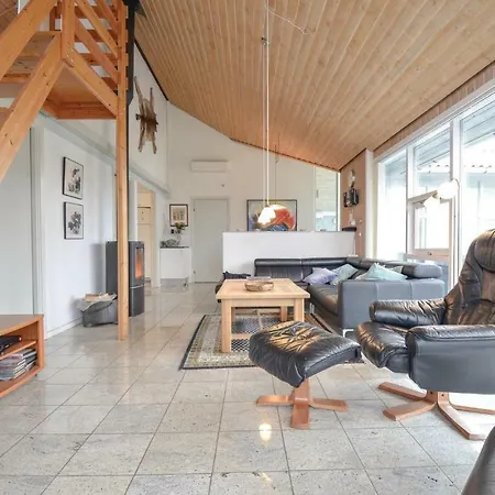 In With 3 Bedrooms, Sauna And Indoor Swimming Pool Dom wakacyjny Ebeltoft
