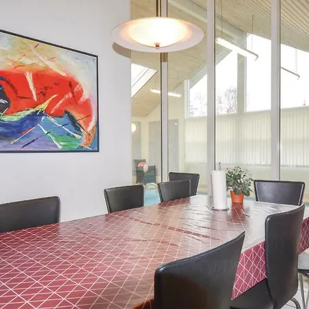 Dom wakacyjny In With 3 Bedrooms, Sauna And Indoor Swimming Pool