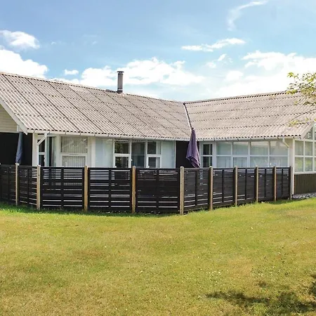 In With 3 Bedrooms, Sauna And Indoor Swimming Pool Dom wakacyjny *